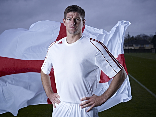 Image : Steven Gerrard with England flag