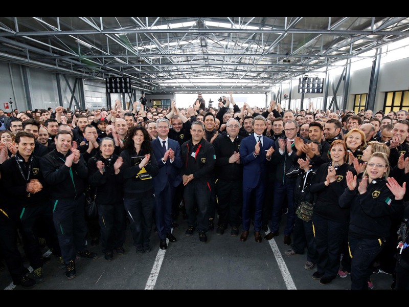 R. Stadler, S. Winkelmann, S. Domenicali with the Lamborghini employees R. Stadler, S. Winkelmann, S. Domenicali with the Lamborghini employees