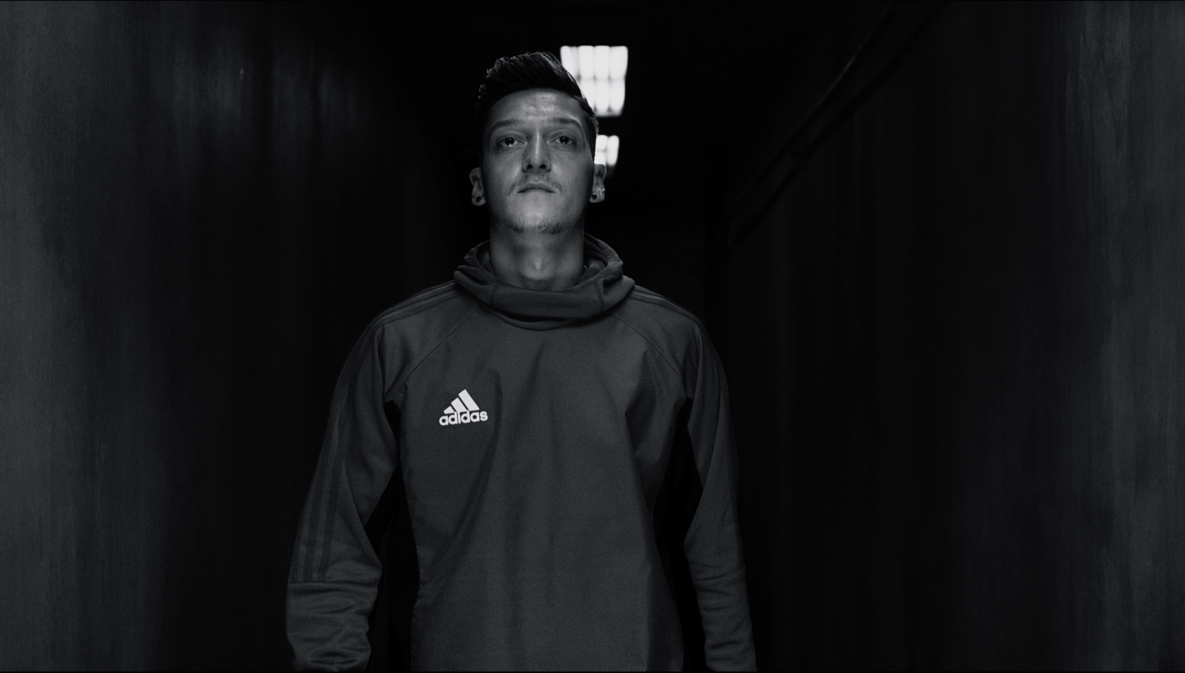 OZIL NEVERFOLLOW PR STILL 1