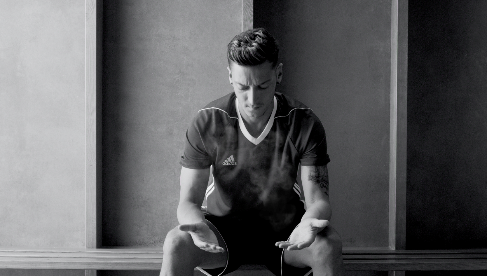 OZIL NEVERFOLLOW PR STILL 20