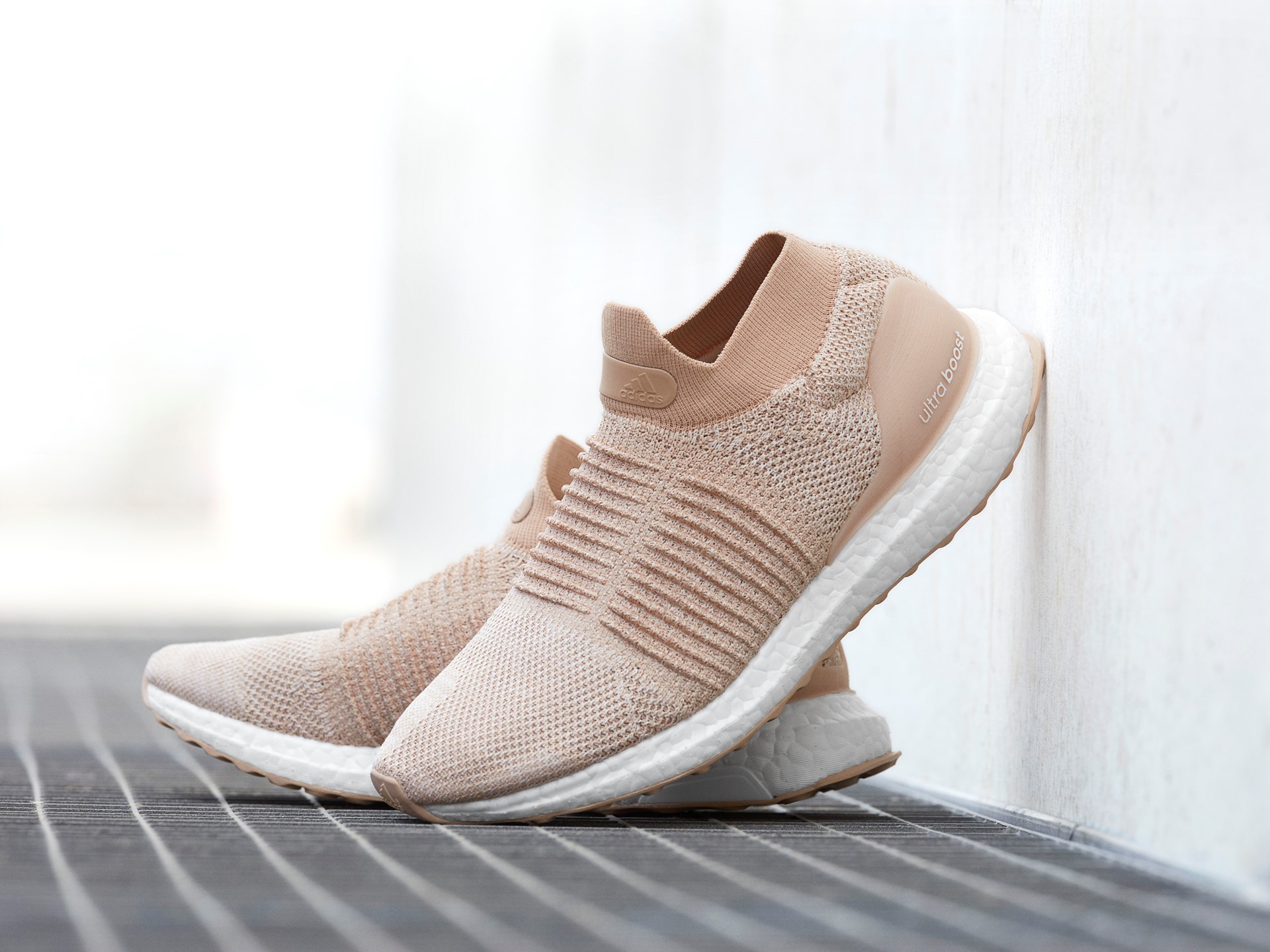 adidas Running UltraBOOST Laceless (1)