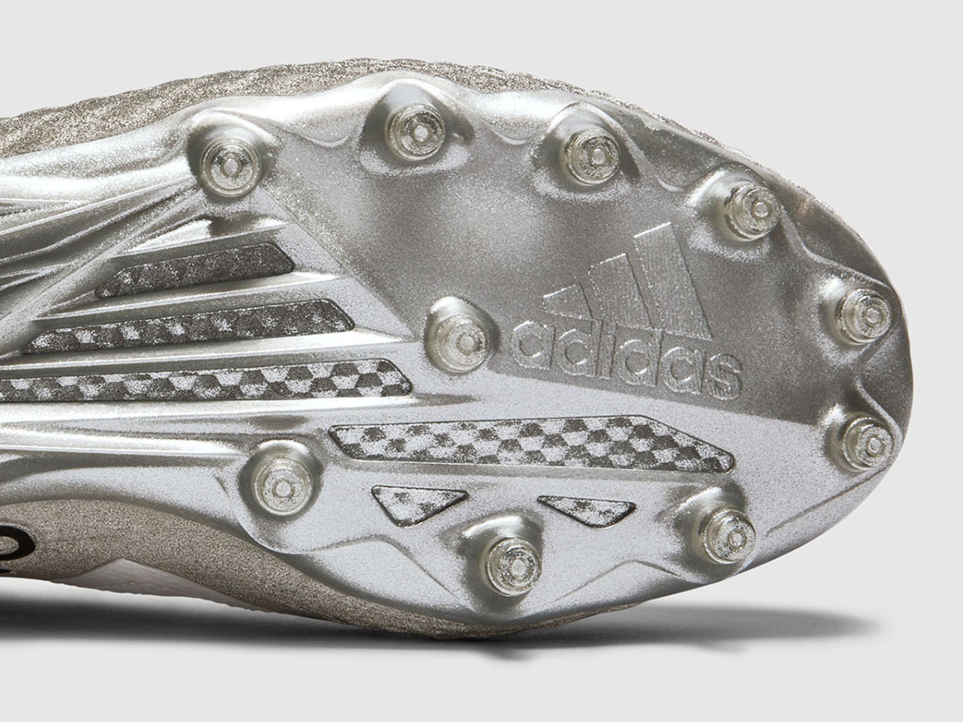 adidasFballUS FreakUltra VonMiller Razorframe 02