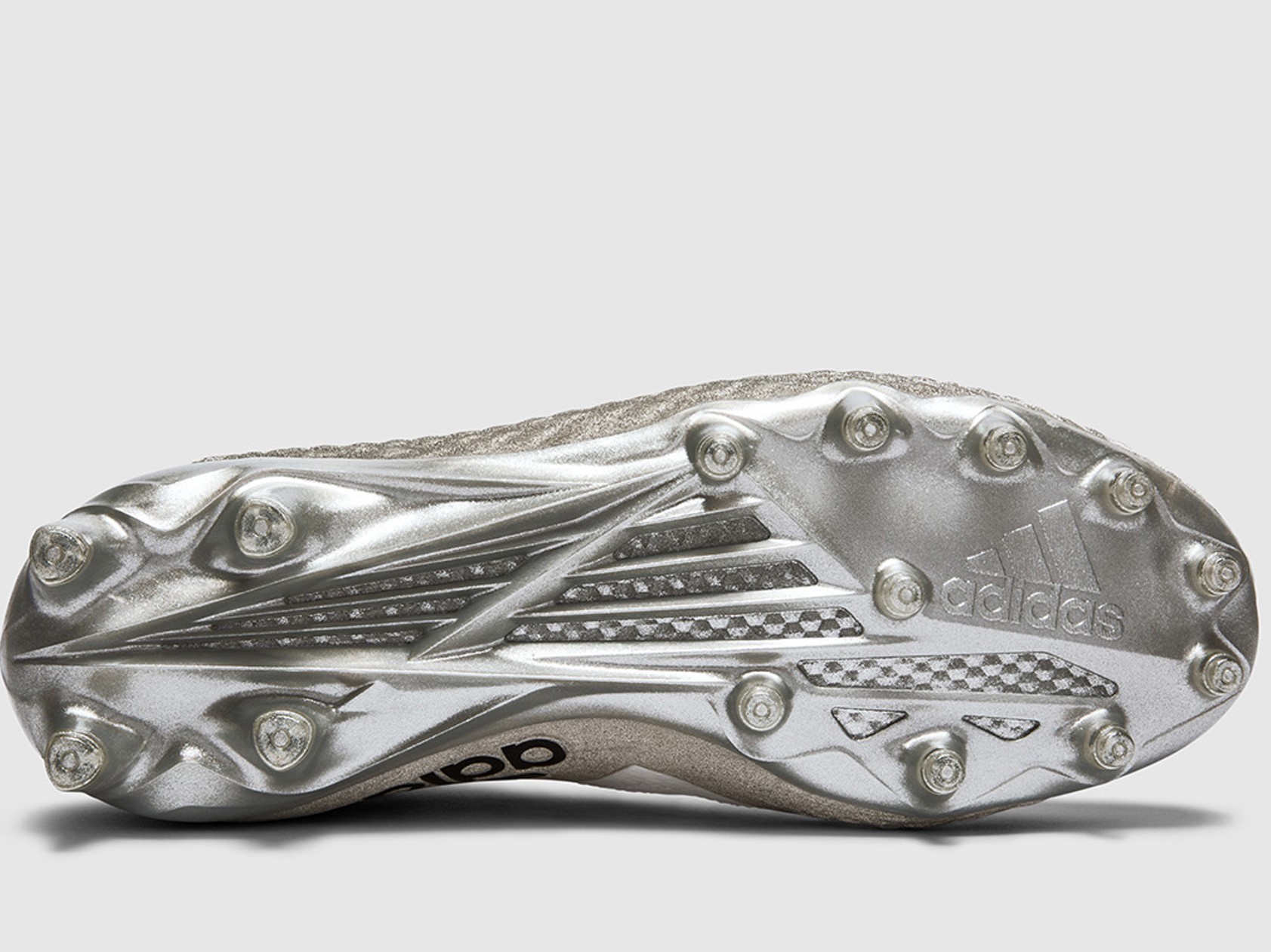 adidasFballUS FreakUltra VonMiller Razorframe 01