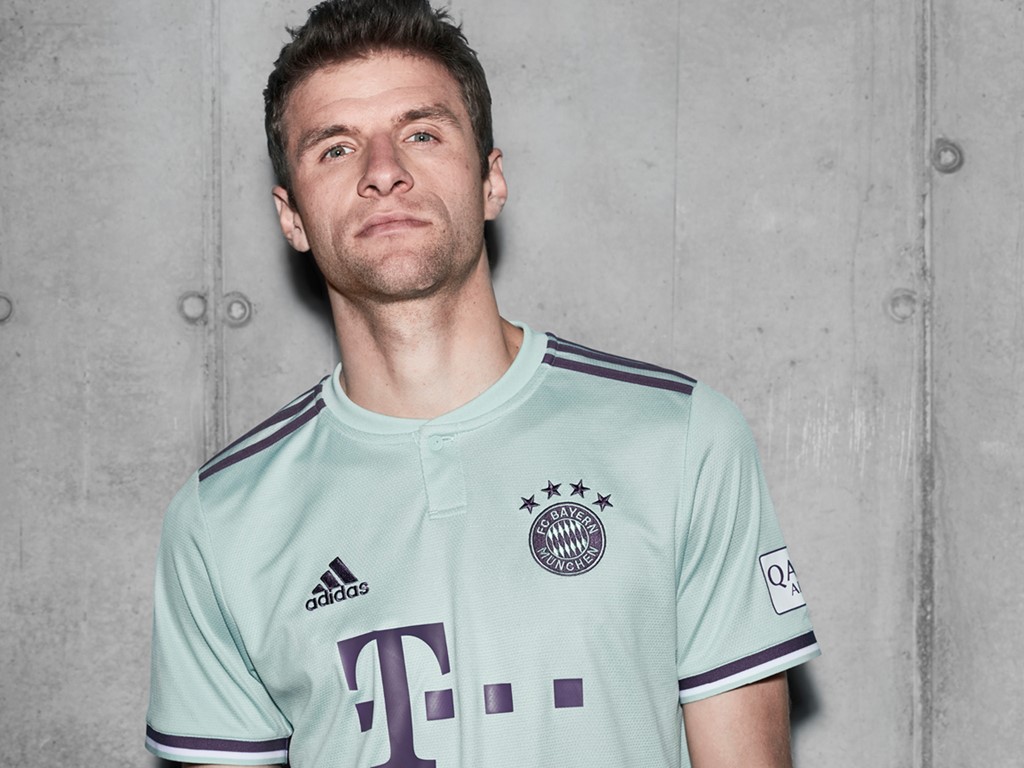 FCBFW18 AWAY SOCIAL MUELLER 03