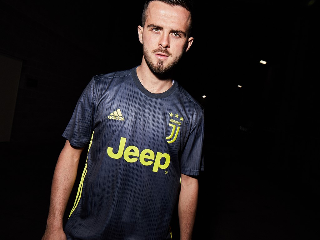 FW18 AClubs 2D Juventus THIRD PJANIC