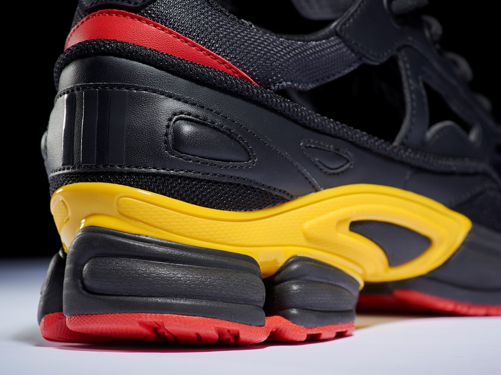 RAF Simon Replicant Ozweego Belgium pack