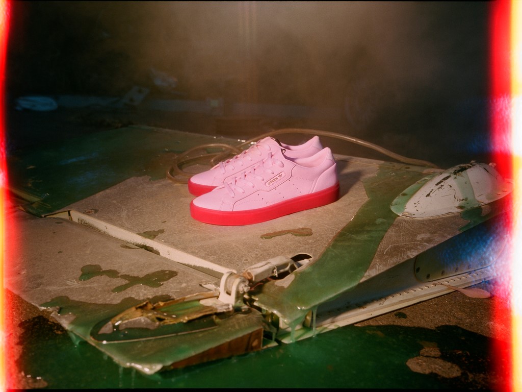 adidas Originals - Sleek FebLook - Off Foot