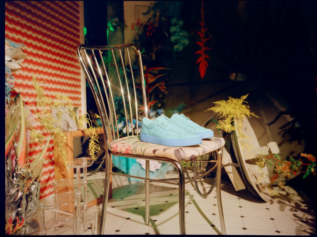 adidas Originals - Sleek FebLook - Off Foot