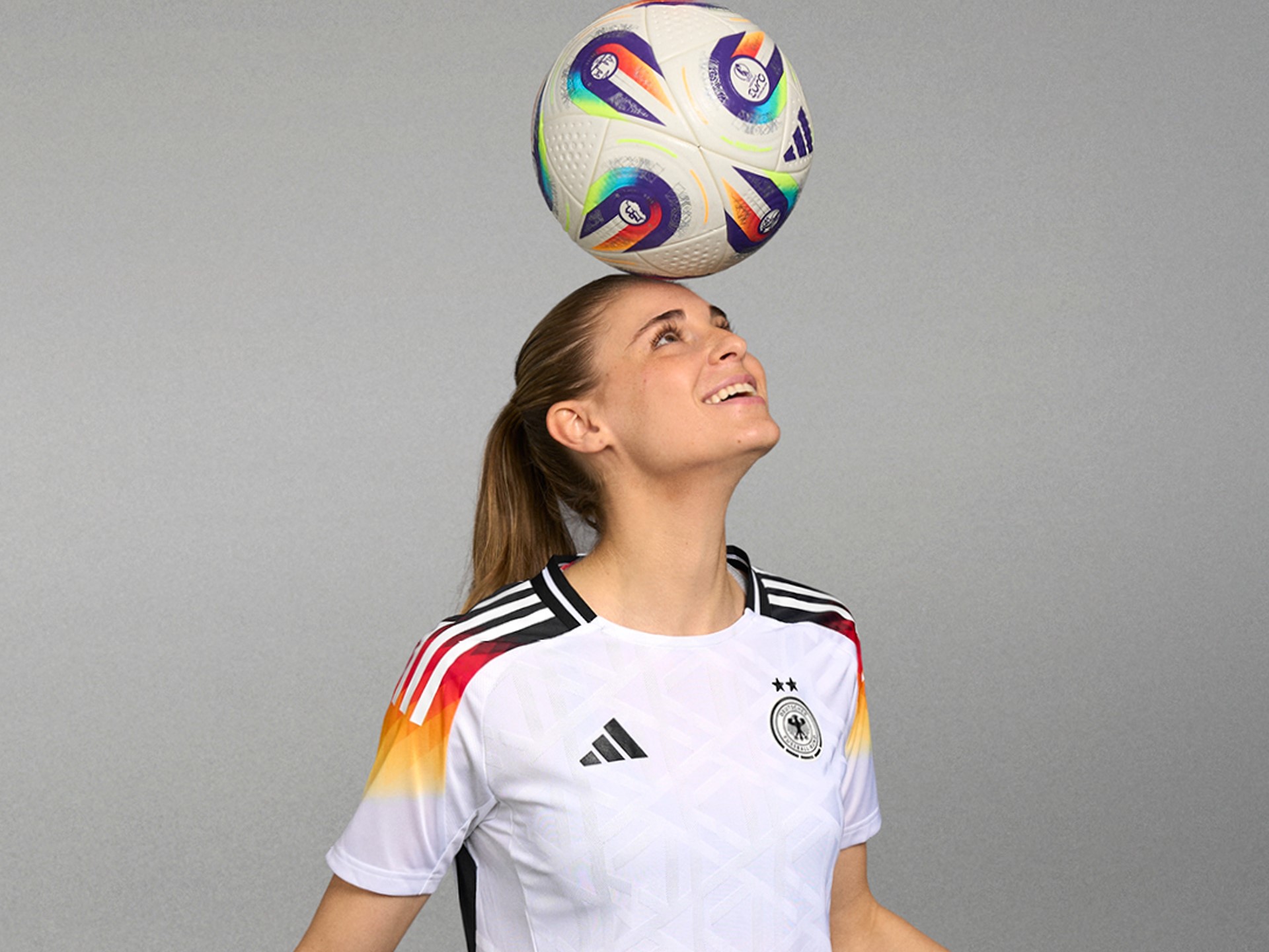 ss25 fb dfb omb jule 01 9 16