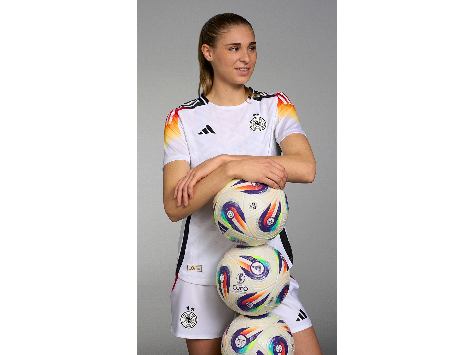 ss25 fb dfb omb jule 04 9 16