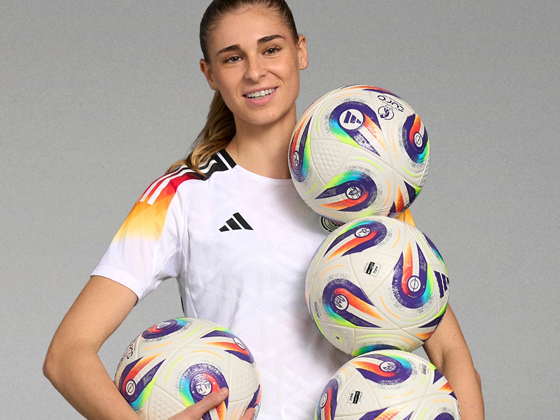 ss25 fb dfb omb jule 05 9 16