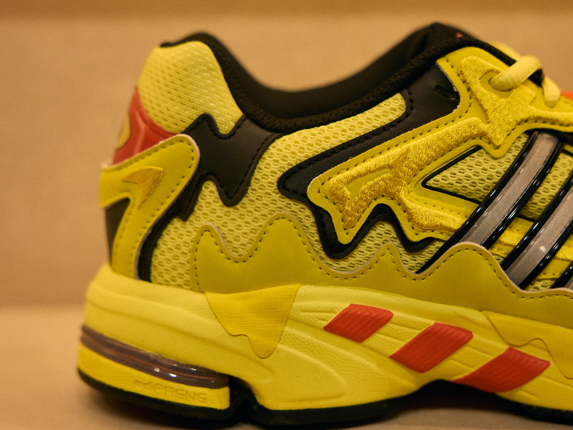 Bad Barney×adidas スニーカー 13,255円→10,800円 海外2月9日発売予定】バッド・バニー × アディダス オリジナルス
