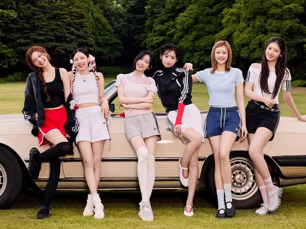 BABYMONSTER フットボールシャツ 07 ワールドツアー レディース BABYMONSTER showcase the latest combinations of summer shorts and