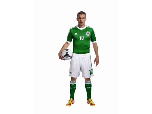Lukas Podolski im neuen Away-Jersey Lukas Podolski im neuen Away-Jersey