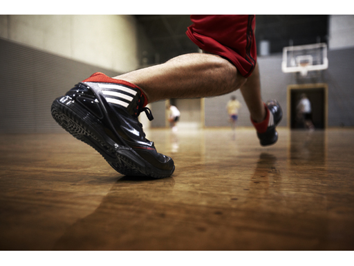 adizero Bash 4 吸いつくグリップ力が、加速させる。 adizero Bash 4 吸いつくグリップ力が、加速させる。