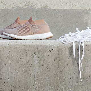 si puedes Soviético Hueco The adidas UltraBoost Laceless Returns in Nude and Blue Colourways