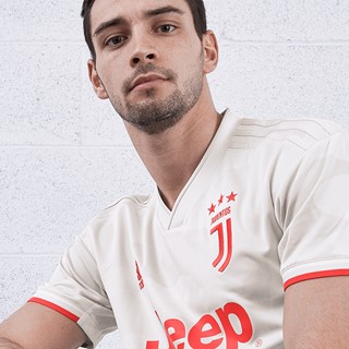 juventus player issue jersey