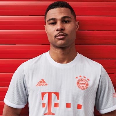 GNABRY WEARS BAYERN AWAY JERSEY