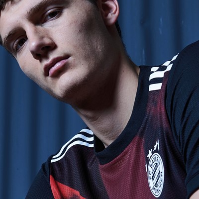 PAVARD WEARS BAYERN MUNICH THIRD JERSEY (2)