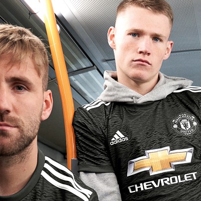 MCTOMINAY AND SHAW WEAR MAN UNITED AWAY SHIRT