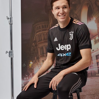 JUVENTUS 2021/22 AWAY JERSEY, BORN FROM THE UNDERGROUND MUSIC