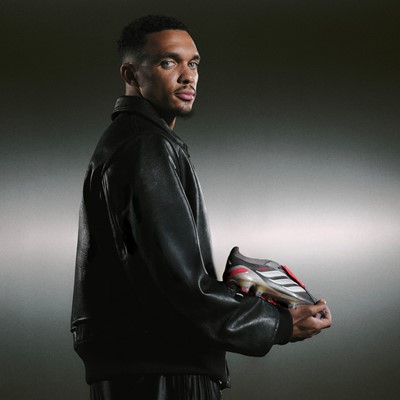 h24627 ss26 q0 player trent alexander arnold predator elite off pitch shot02 16x9