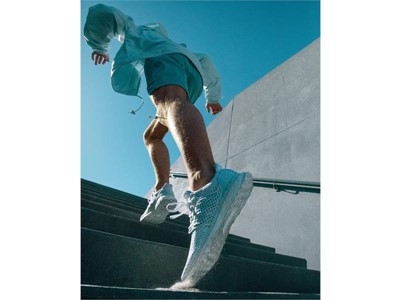 LTD UltraBOOST Paröey in-action