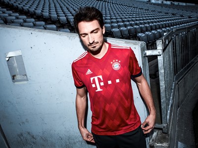 FCBFW18 HOME SOCIAL HUMMELS 02