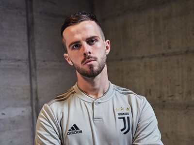 FW18 AClubs 2D Juventus SoccerBible FW18 AClubs 2D Juventus SoccerBible Pjanic