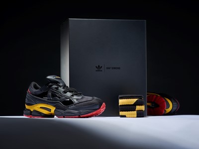 RAF Simon Replicant Ozweego Belgium pack