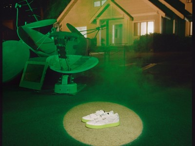 adidas Originals - Sleek FebLook - Off Foot