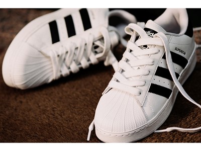 adidas Originals Superstar XLG Off Foot Female Hero Product Detail