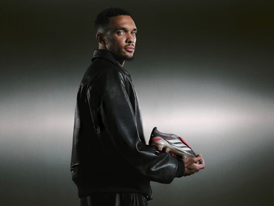 h24627 ss26 q0 player trent alexander arnold predator elite off pitch shot02 16x9