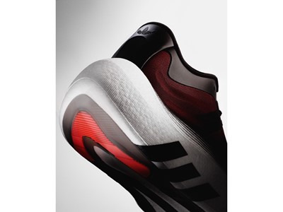 HYPERBOOST EPHR LT Right Heel Detail Shot Uncaged Black Red