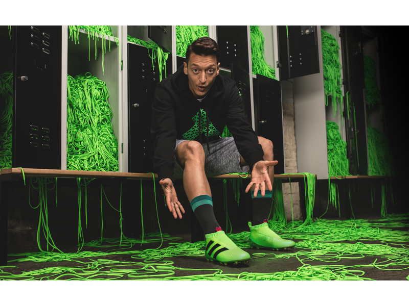 Özil w/ adidas PURECONTROL Özil w/ adidas PURECONTROL