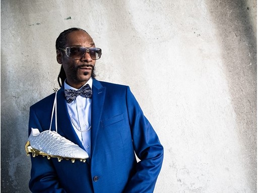 snoop dogg gold cleats