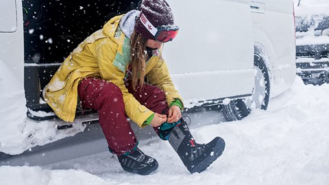 adisnow - Mika Lumi Boot & Catchline Goggles (low res)