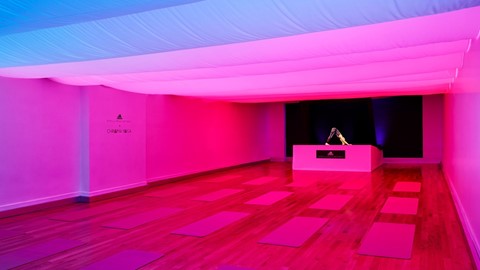 aSMC x Bandier_SS18_Hologram
