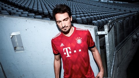 FCBFW18 HOME SOCIAL HUMMELS 02