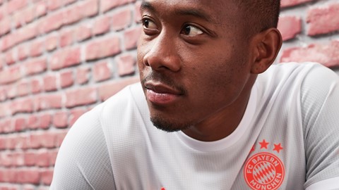 ALABA WEARS BAYERN AWAY JERSEY (2)