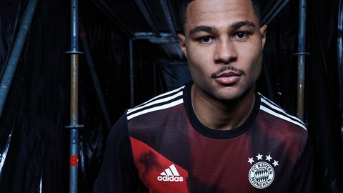 GNABRY WEARS BAYERN MUNICH THIRD JERSEY (2)