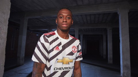 AWB WEARS UNITED THIRD JERSEY (1)