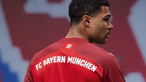 H22879_FCBAYERN_FW21_HOME_PR_16x9_Gnabry_02
