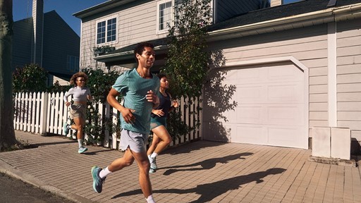 fw25 everyday running campaign imagery 5