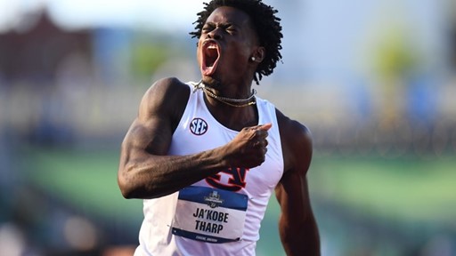american-ja-kobe-tharp-flies-to-secure-the-110-meter-hurdles-world-record-at-ncaa-championships-with
