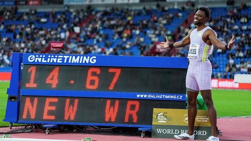 america-s-noah-lyles-takes-a-new-world-record--running-the-150-meter-in-14.69-seconds-to-win-in-ostr