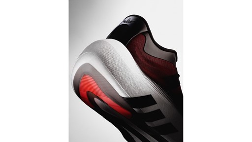 HYPERBOOST EPHR LT Right Heel Detail Shot Uncaged Black Red
