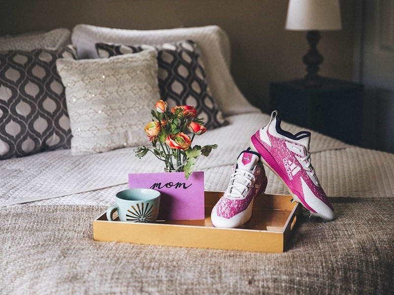 New Balance Press Box : NEW BALANCE HONORS MOTHER'S DAY WITH NOTEPAD PRINT BASEBALL  CLEATS