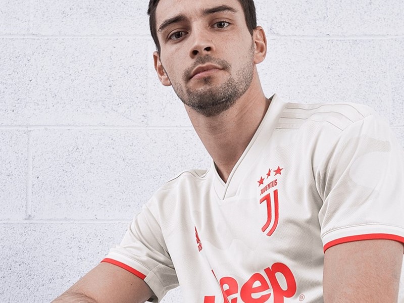 juventus white red jersey