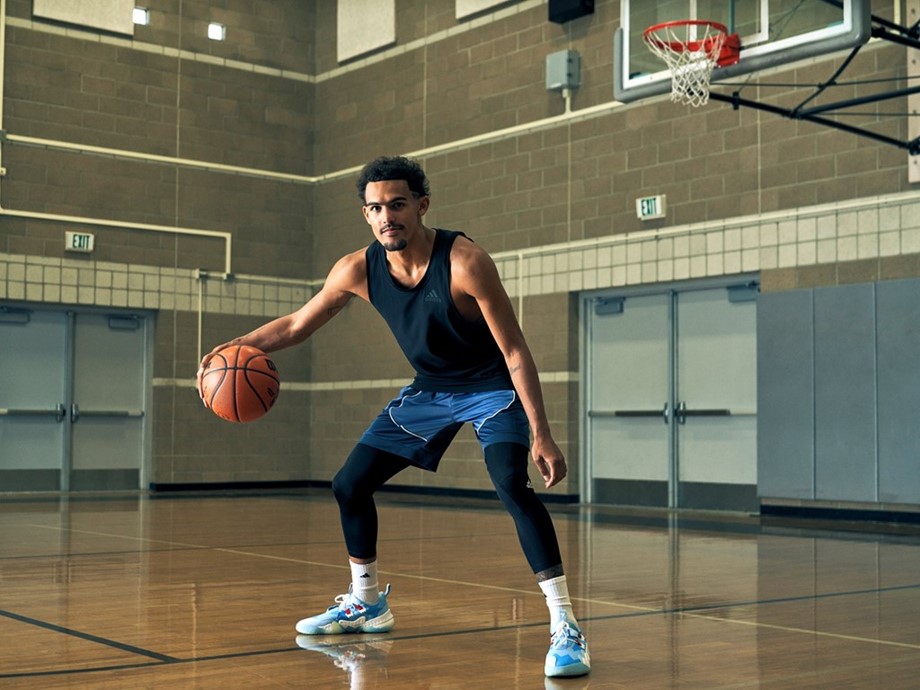 Miniatura Radar Dónde TRAE YOUNG'S FIRST SIGNATURE BASKETBALL SHOE AND APPAREL COLLECTION